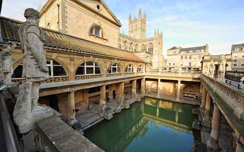 Ανοιχτό λεωφορείο στα Ρωμαϊκά Λουτρά στο Μπαθ
