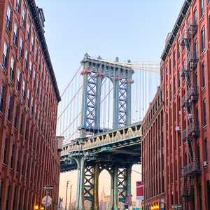 Explore New York at your own speed with hop-on hop-off bus tours – Panoramic views, audio guides, and unlimited stops in 2026